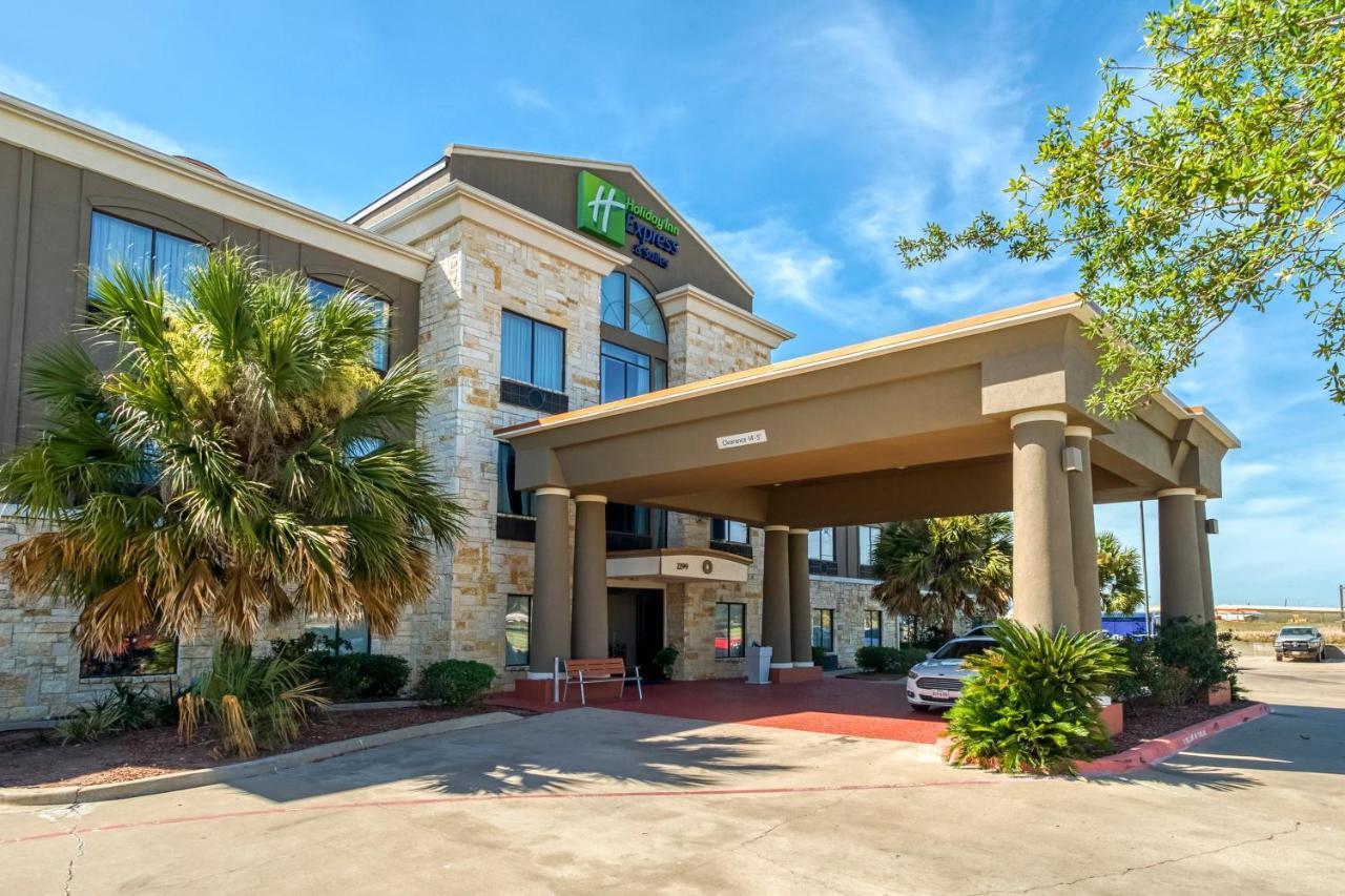 Holiday Inn Express And Suites Beeville By Ihg Exterior photo