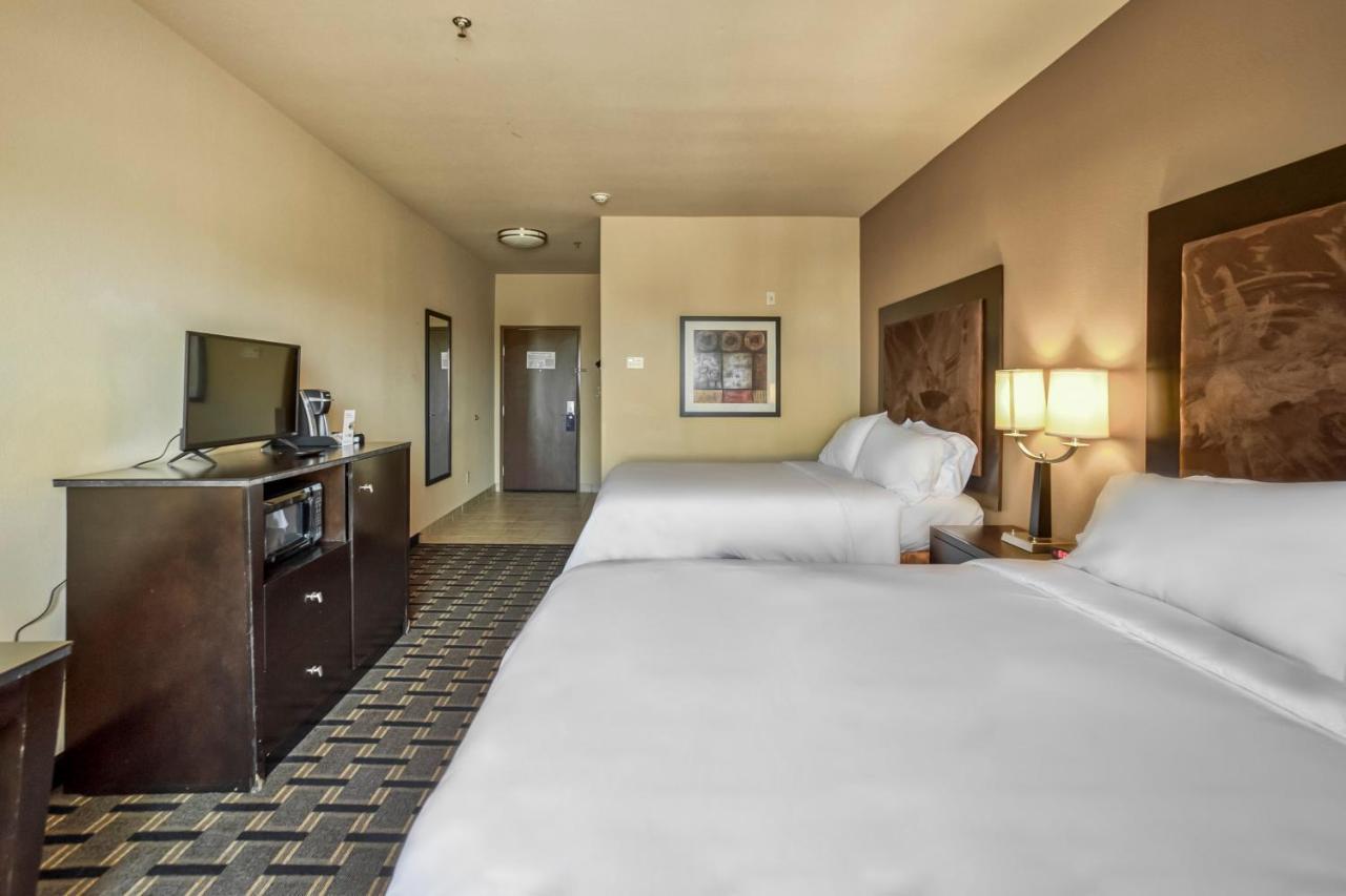 Holiday Inn Express And Suites Beeville By Ihg Exterior photo