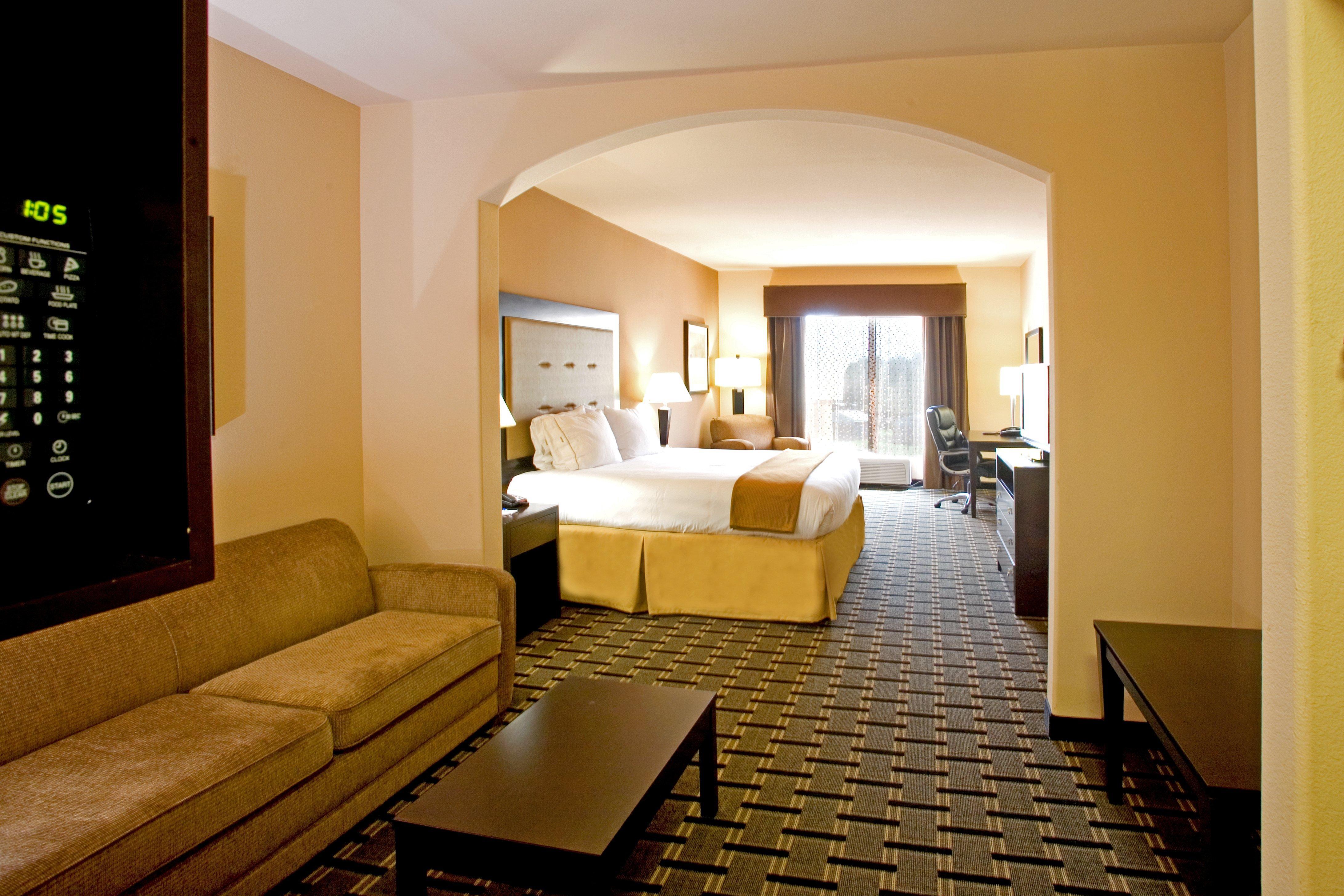 Holiday Inn Express And Suites Beeville By Ihg Room photo