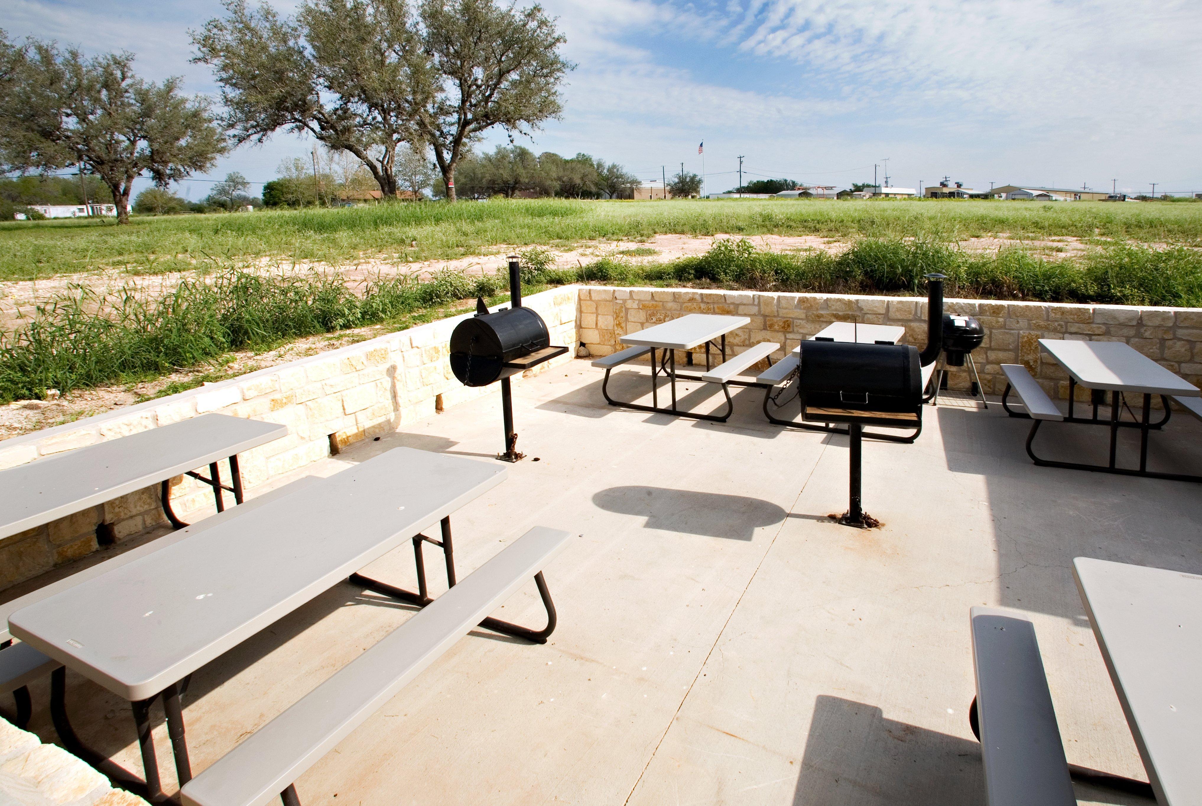 Holiday Inn Express And Suites Beeville By Ihg Exterior photo