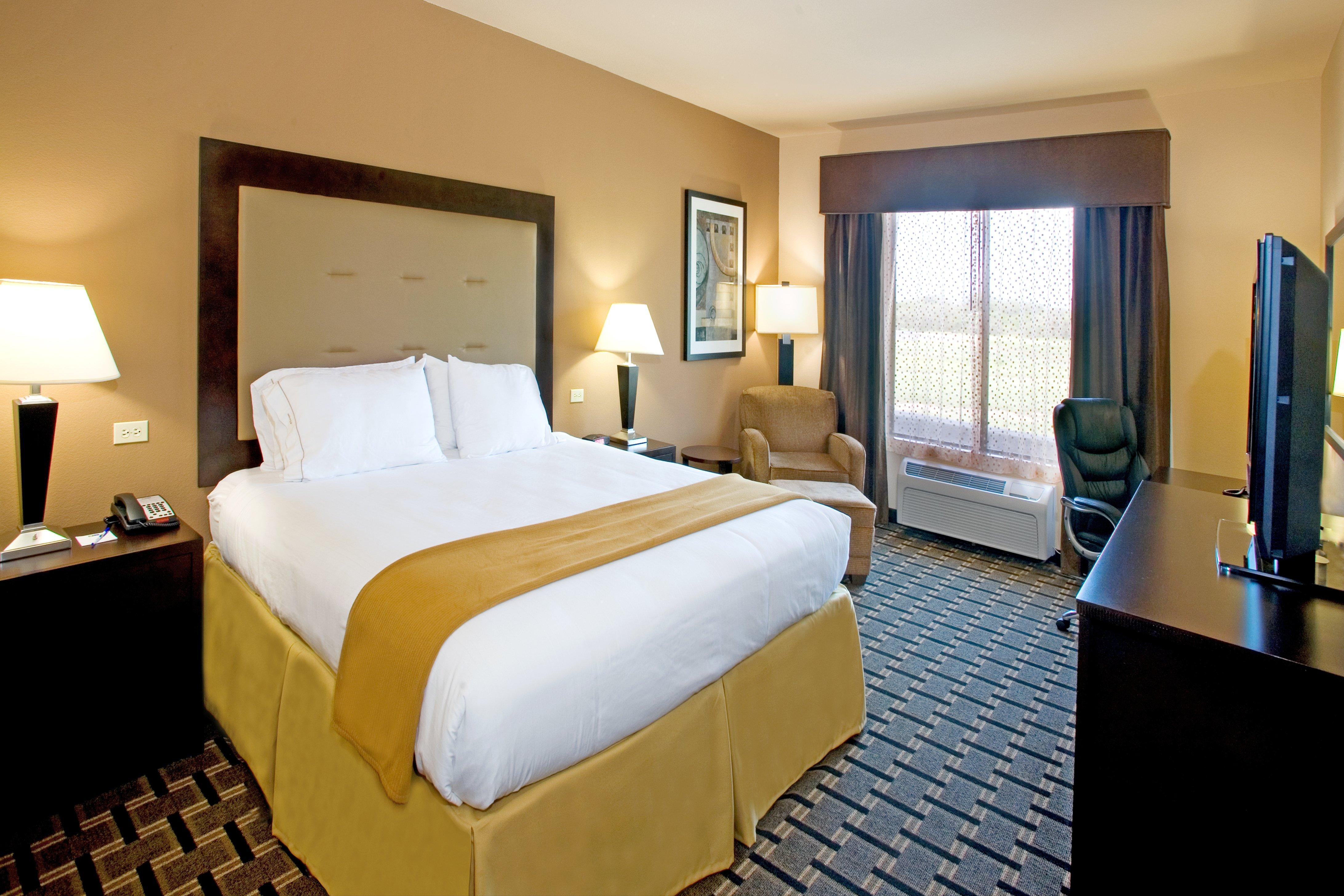 Holiday Inn Express And Suites Beeville By Ihg Room photo