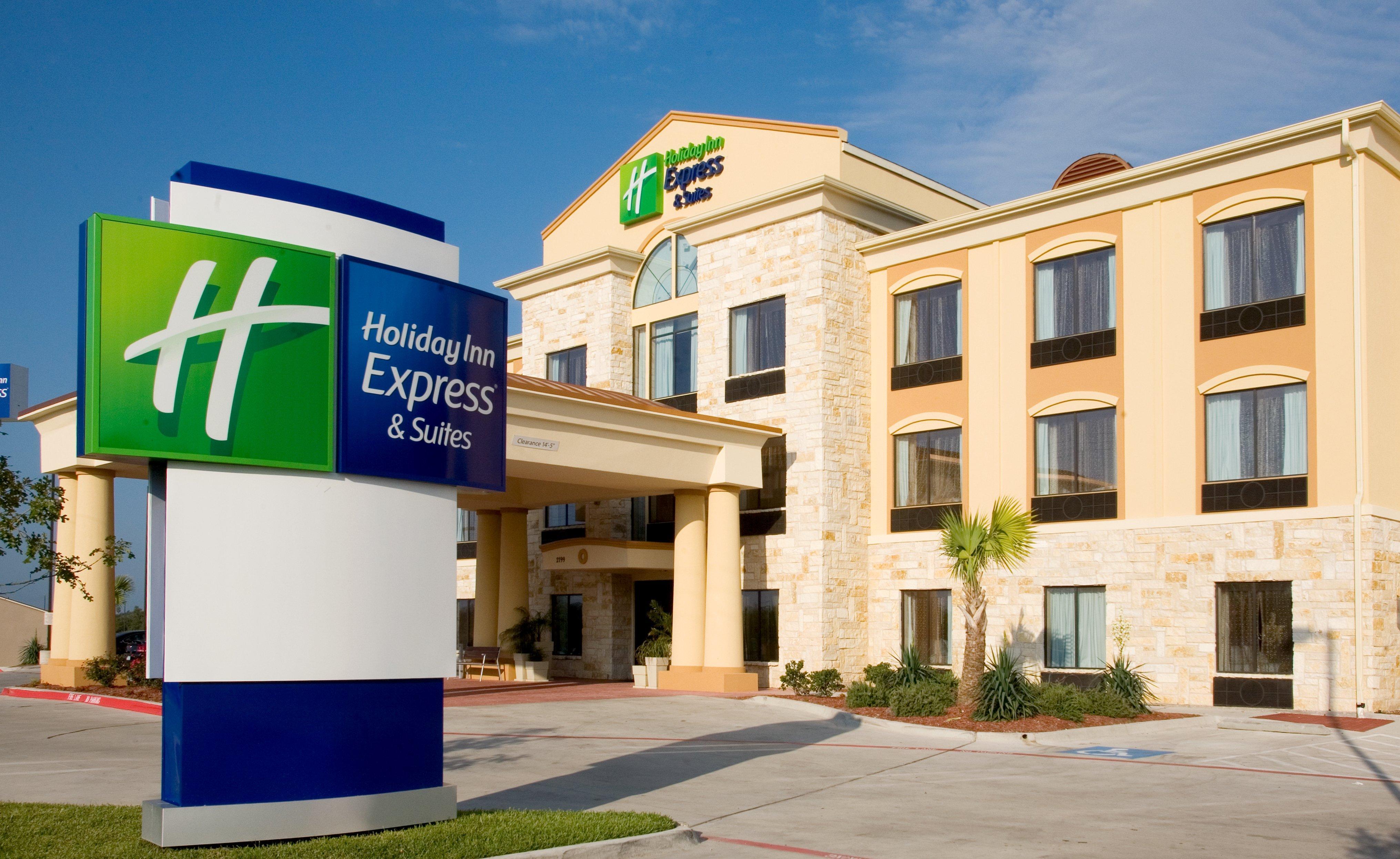 Holiday Inn Express And Suites Beeville By Ihg Exterior photo