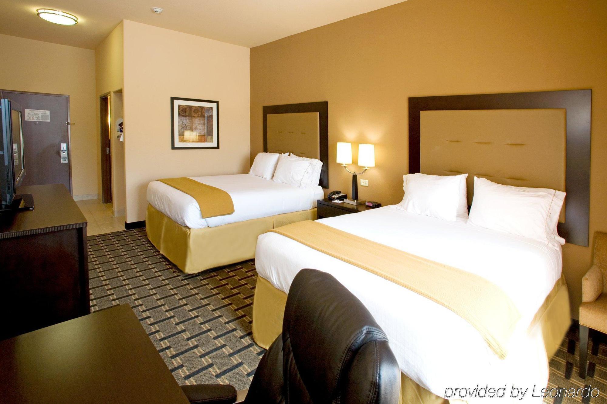 Holiday Inn Express And Suites Beeville By Ihg Room photo